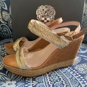 Vince Camuto VC TAZMA PLATINO FISH TAIL WOVEN WEDGE heel size 8.5.